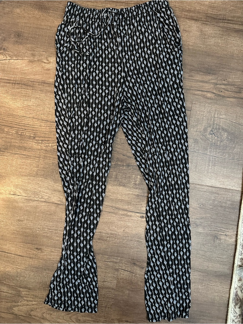 Black & White Patterned Drawstring Pants - Picture 5 of 6